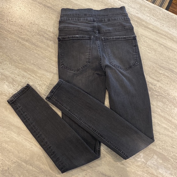 Black Denim Express Skinny Jeans, Size 00R - Picture 6 of 7